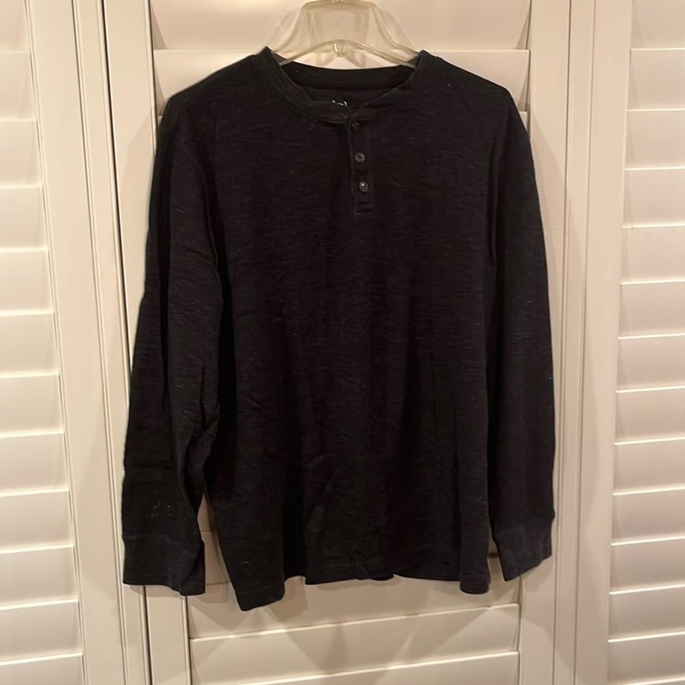 Men’s- XL, thermal, 3-button shirt